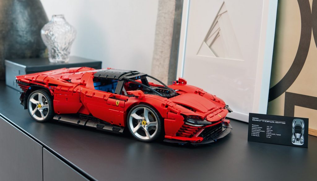 フェラーリ「デイトナSP3」1/8スケールで再現 レゴテクニック | 中古車