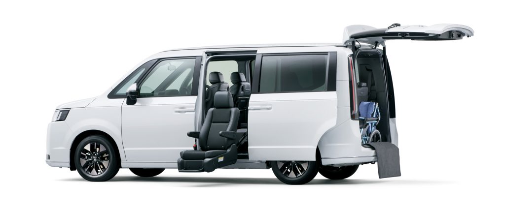 ステップ ワゴン スパーダ サイドリフトアップシート車