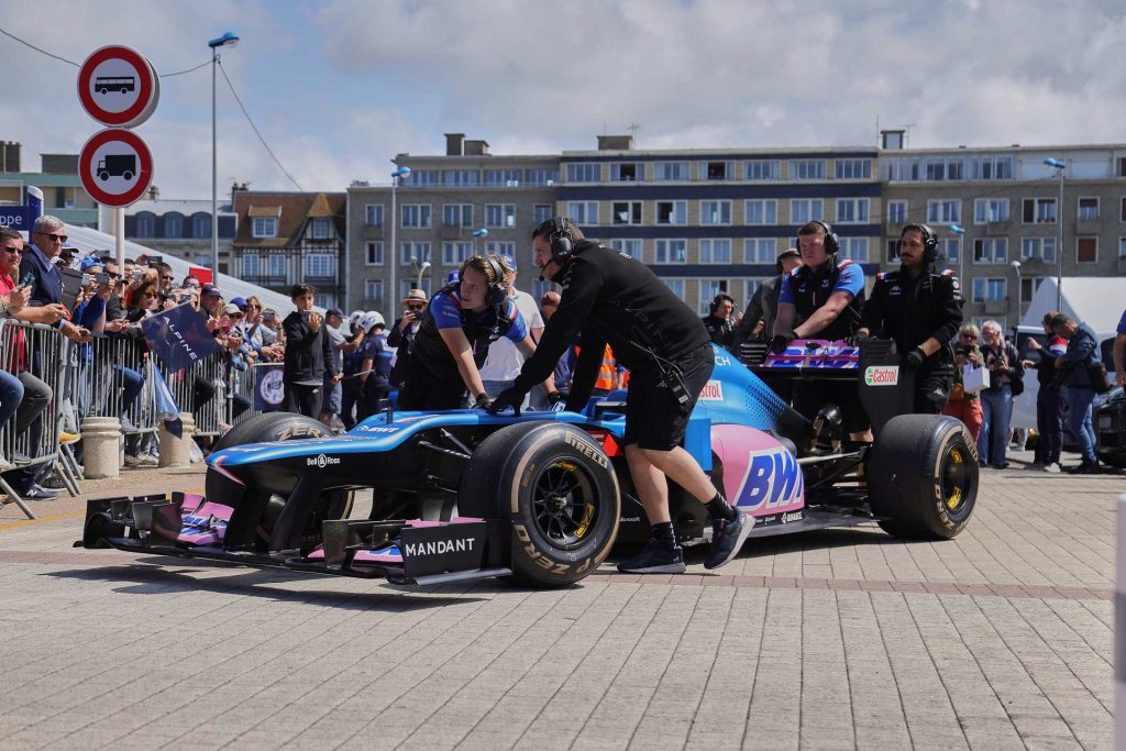 BWTアルピーヌF1フォーミュラ1のレースマシンも登場、イベントに花を添えた