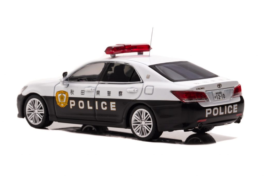 クラウンアスリートベース秋田警察車1/43サイズに ミニカー発売 | 中古 
