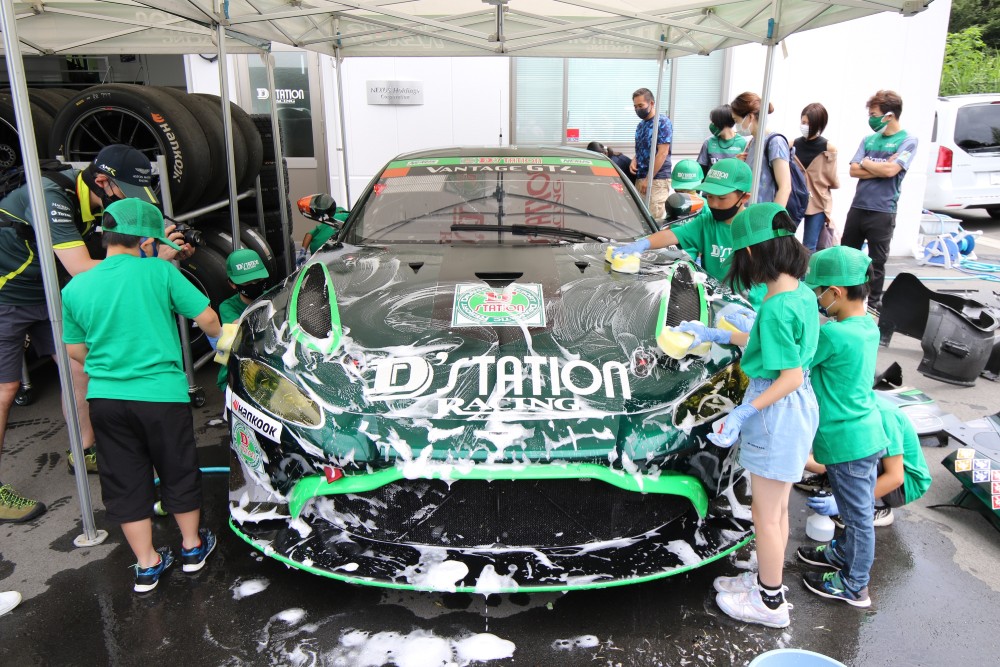 子ども向け仕事体験イベント「Kids Racing Garage Experience & Tour Hosted by D’station Racing」を開催！