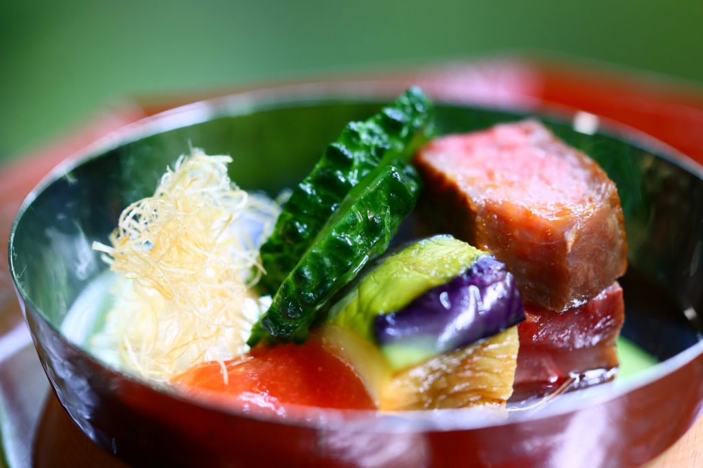 こだわりの積み上がったお料理