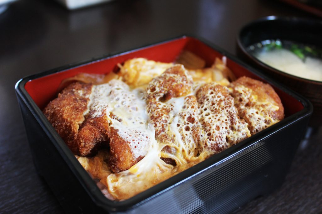 ロースかつ定食(税込み1,760円)