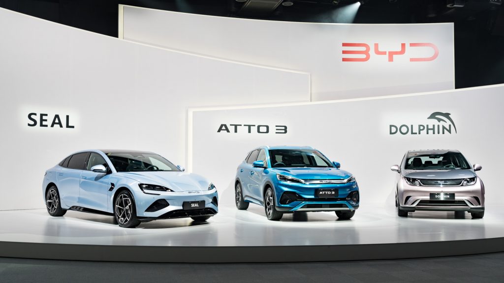 (写真左から)BYD SEAL(シール)、ATTO 3(アットスリー)、DOLPHIN(ドルフィン)