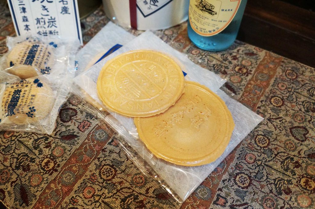 手焼き炭酸煎餅 / 16枚入り550円~