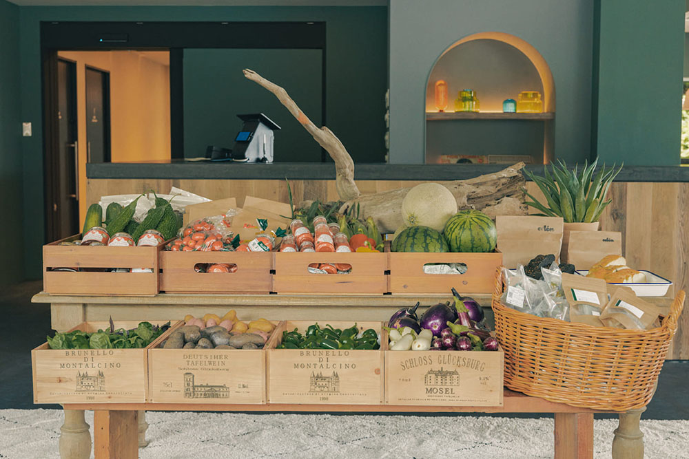 併設のショップでは千葉県の野菜、名産品、お土産を販売