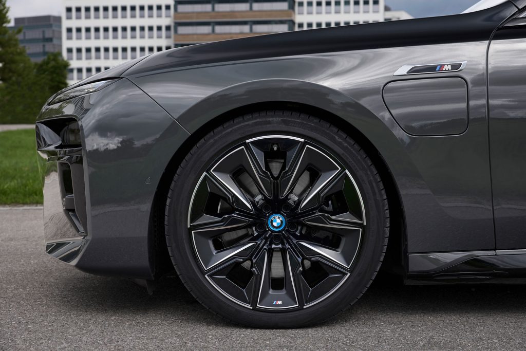 BMW M760e xDrive 画像6