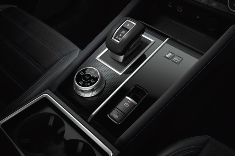 三菱 アウトランダーPHEV ブラックエディション 画像3