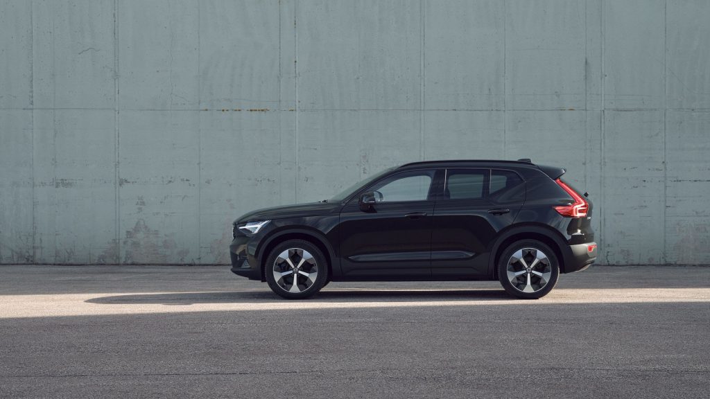 特別仕様車XC40 Ultimate B4 AWD Dark Edition 画像1