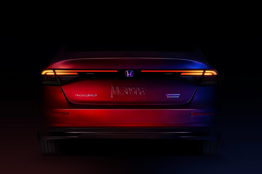ホンダ 新型アコードのティザー画像 リア