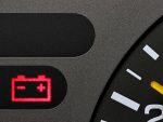 車のバッテリーランプが故障したらどうする？故障の原因や対処法などを解説