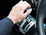 車が故障した時に役立つニュートラルギアとは？その役割や使い方を解説