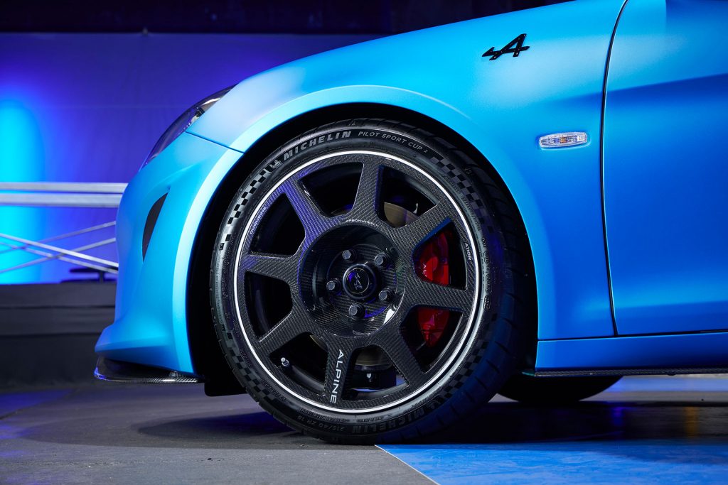 DUQUEINE製18インチカーボンホイール:AEROCARBON