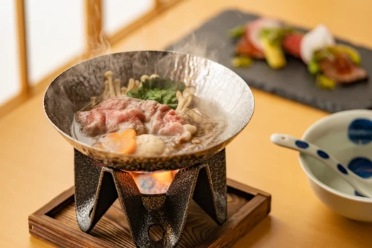 料理長自慢の出汁で頂く飛騨牛鍋