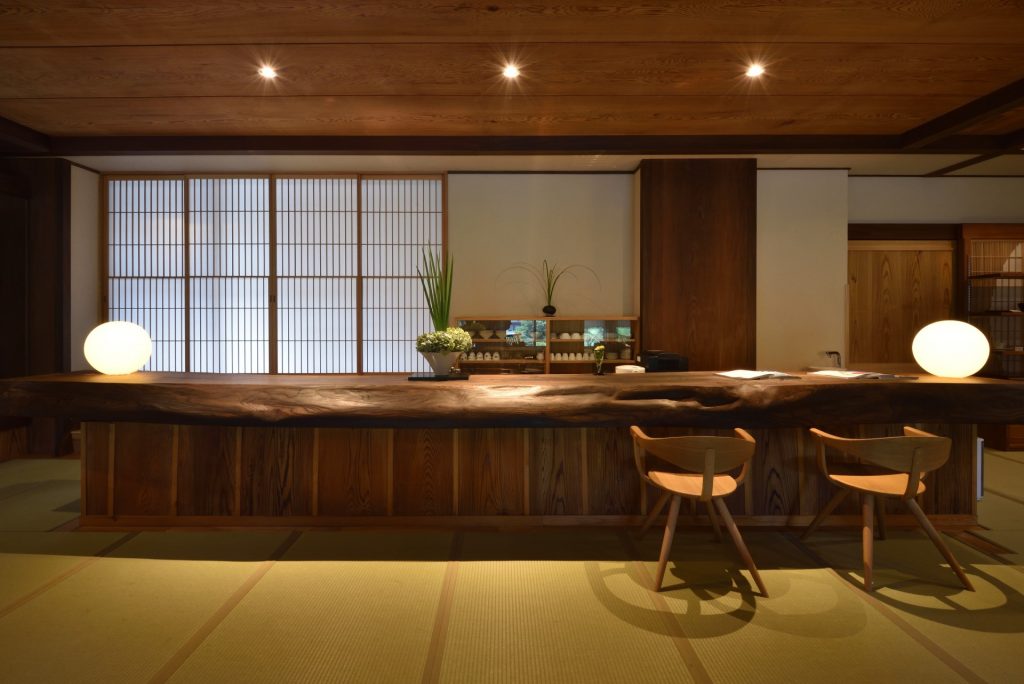 「円かの杜」の館内を満たす安らいだ空気。