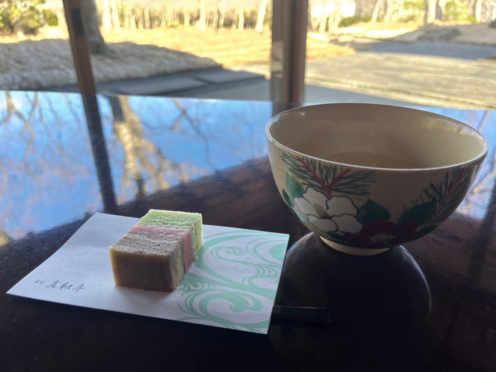 季節のお菓子と抹茶(MOA自然農法産)