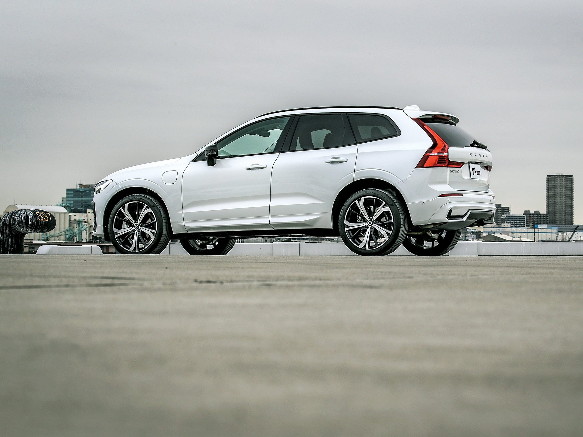 ＸＣ６０（ボルボ）Ｄ４ ＡＷＤ Ｒデザイン（2018年8月）｜カタログ