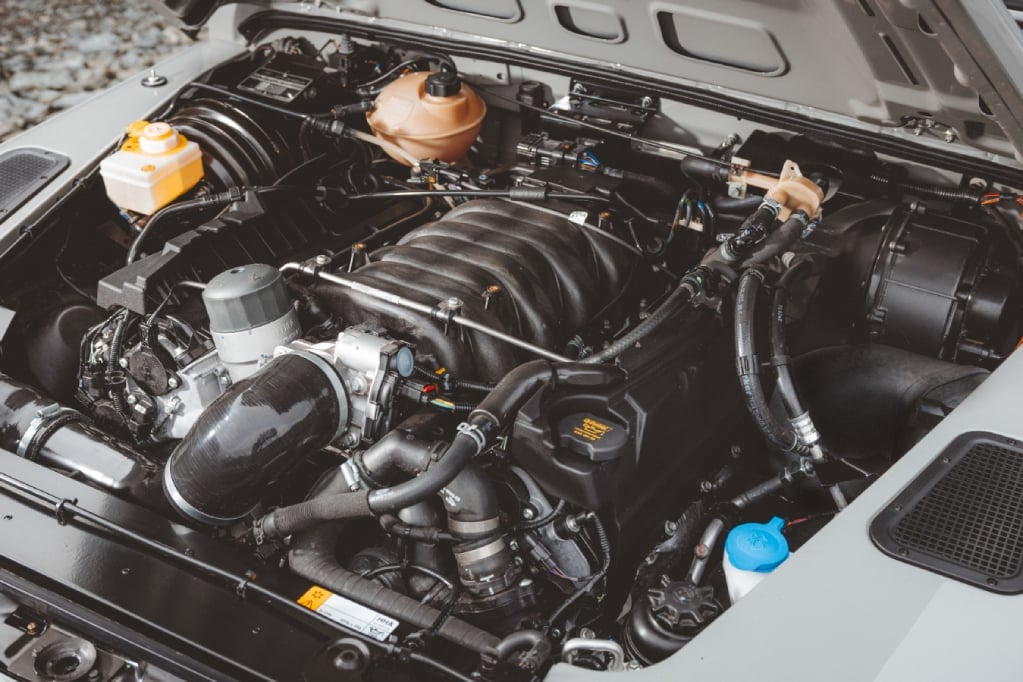 ランドローバー クラシック・ディフェンダー・ワークス V8 アイラ エディション 画像3