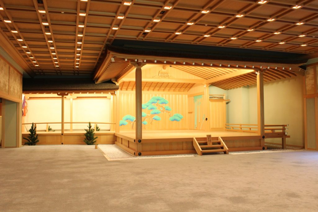 観世流能楽師 関根祥六師の監修、能舞台