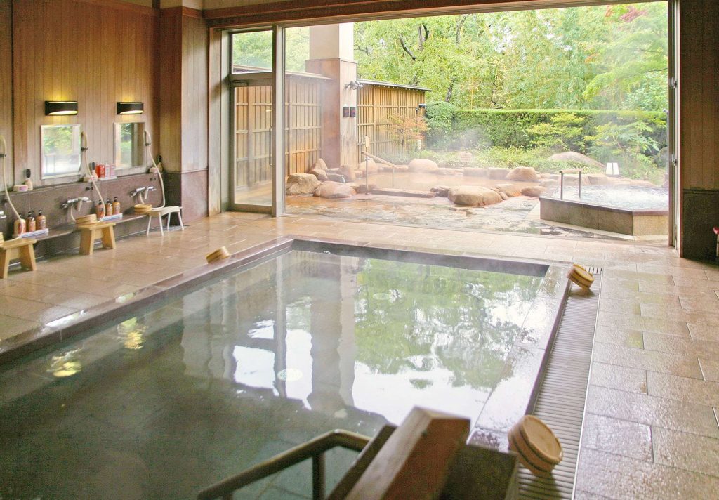 「三の湯」は、昔懐かしい「湯治場風」の大浴場。