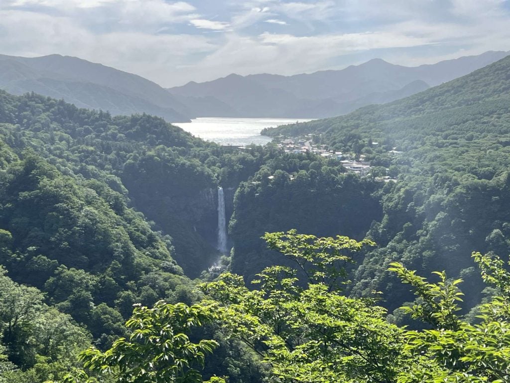 上からの景色 中禅寺湖と華厳の滝