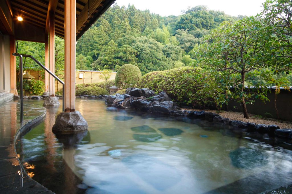 島根】“神の湯”といわれる玉造温泉の老舗「佳翠苑 皆美」【愛車と行きたい5つ星の宿の旅】 | 中古車なら【グーネット】