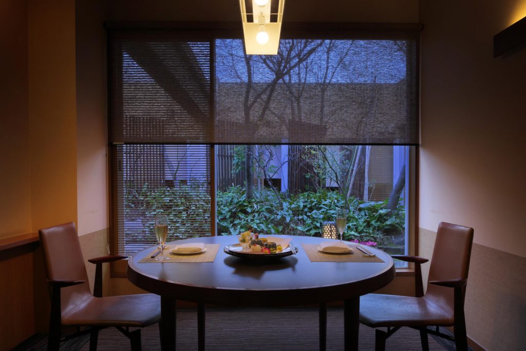 個室料亭「よしだや」から見える日本庭園