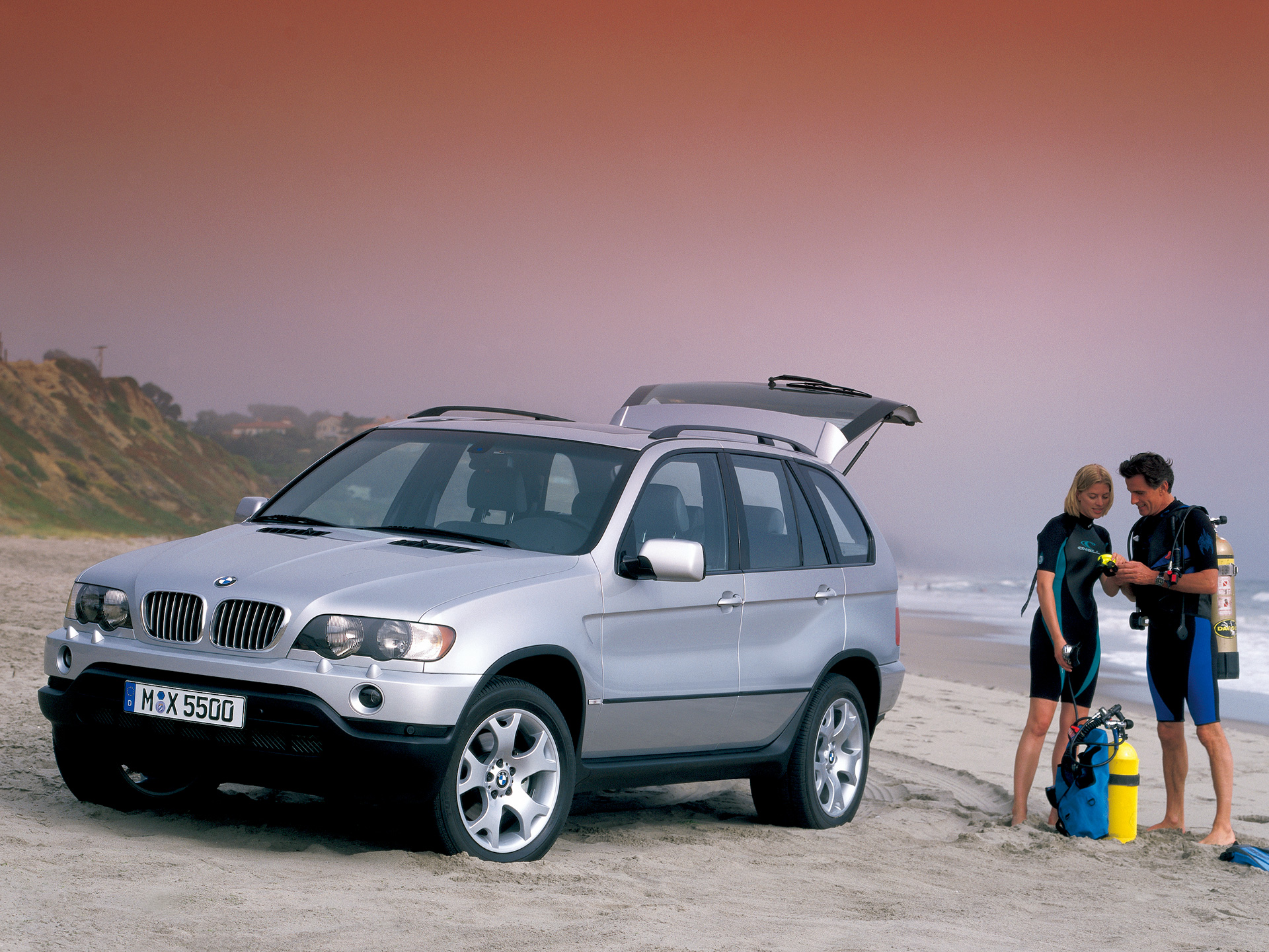 ץߥSUVBMW X꡼ΤϤޤڽ X5 DNA