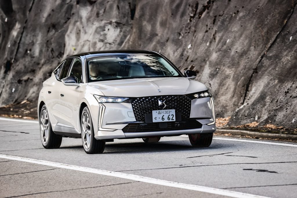 DSオートモビル DS4】デザイン優先。だがそれがいい | 中古車なら【グーネット】