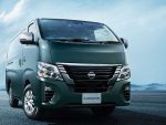 日産「キャラバン」 一部仕様向上でルームミラーがより便利に。“ディープ”な新色も追加