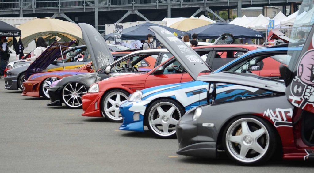 オールジャンルのカスタムカー約200台が集まる