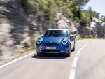 新型「MINIクーパーSE」 スペインで試乗！新しさの中に光る、原点へのリスペクト