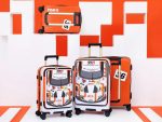 スポーツカーの魂纏うスーツケース！ サックスバー×トムス 限定コラボアイテム登場