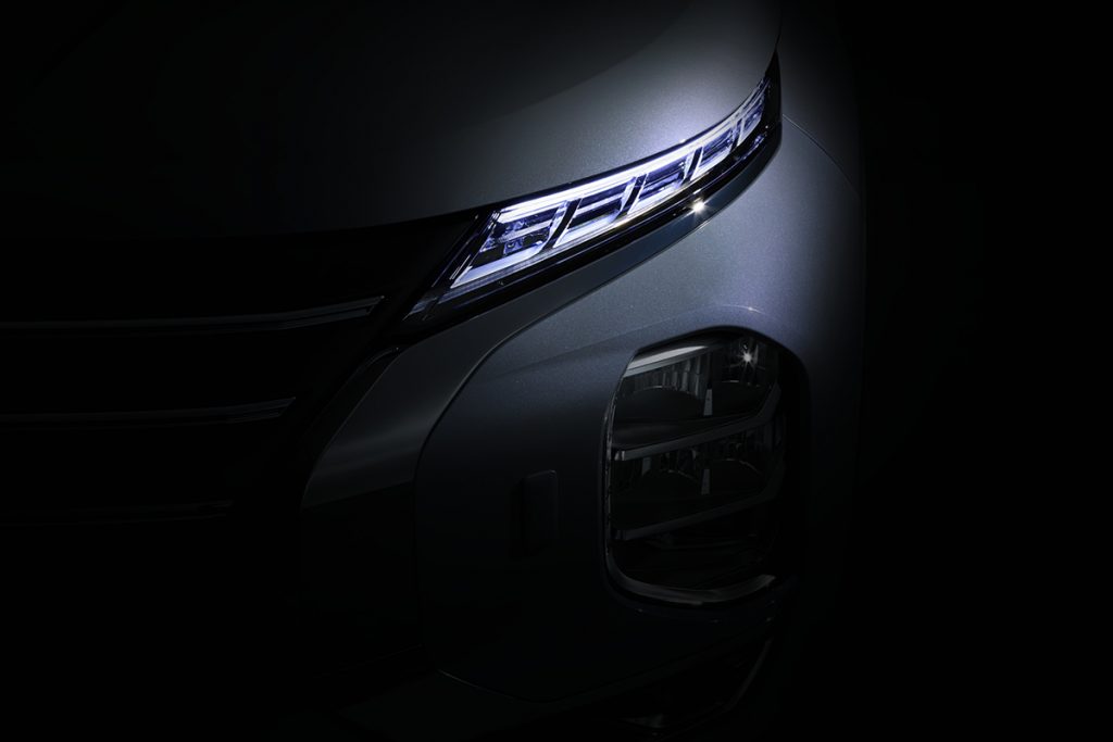 三菱 アウトランダーPHEV ティザー写真