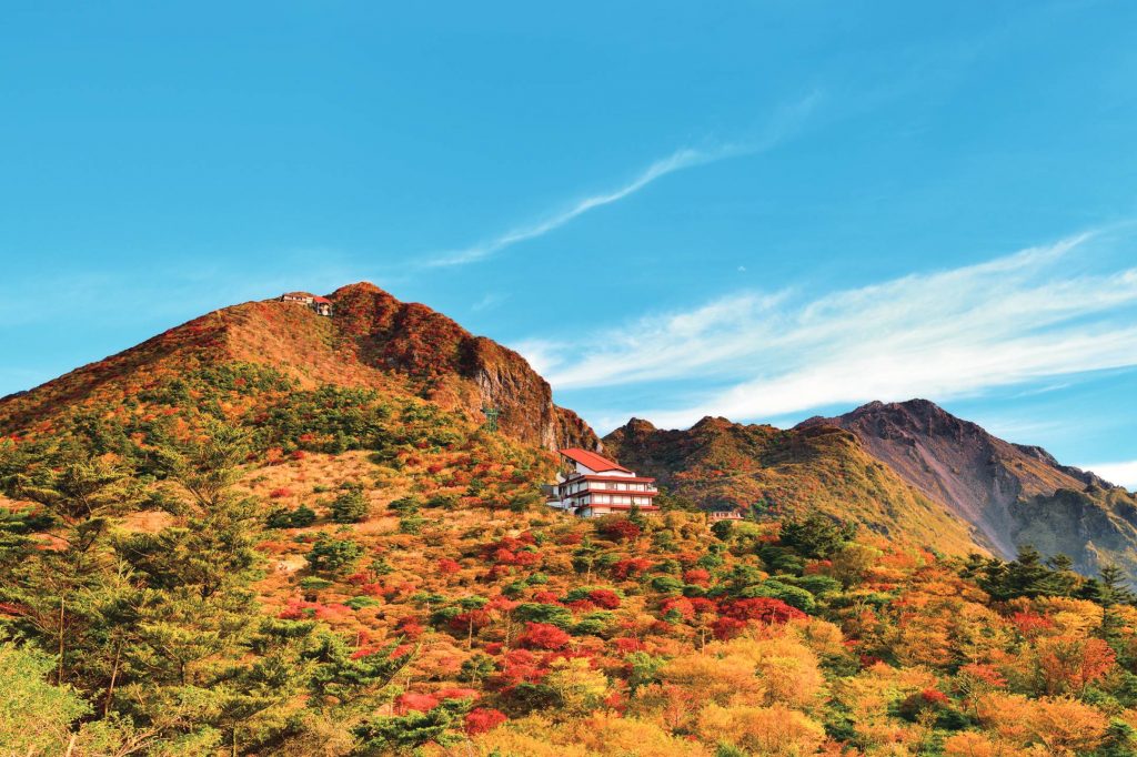 紅葉に彩られた仁田峠
