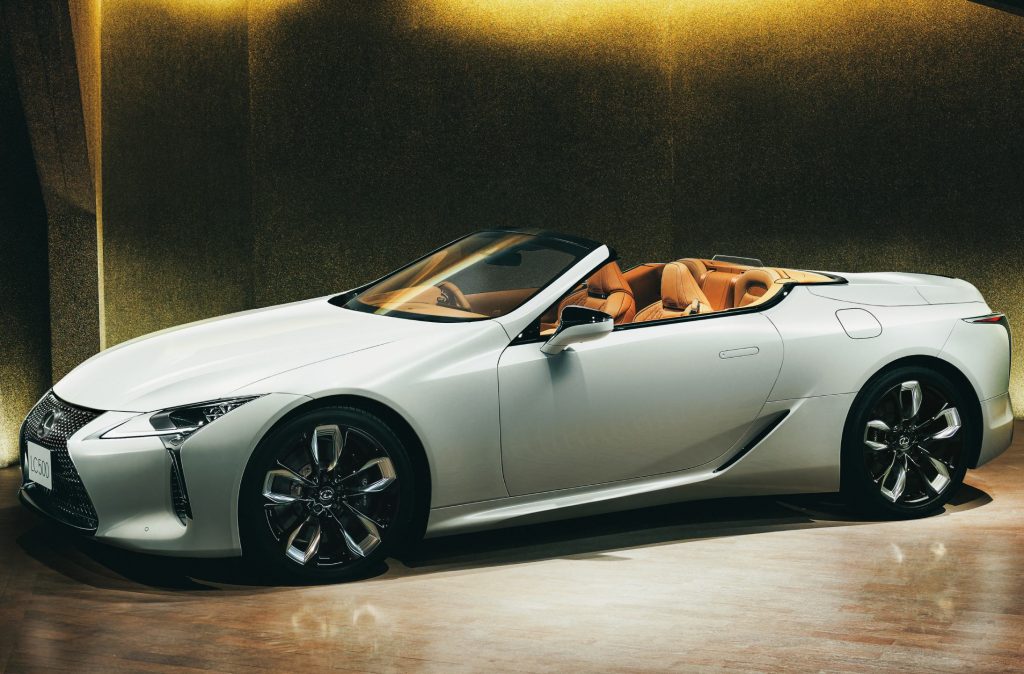 LC500 Convertible（ホワイトノーヴァガラスフレーク）