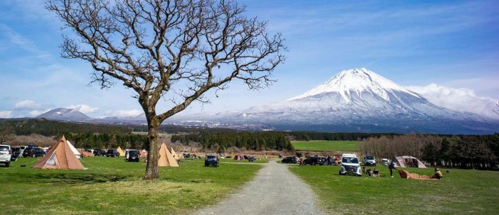 広大な草原から山々を眺めれば心が洗われる