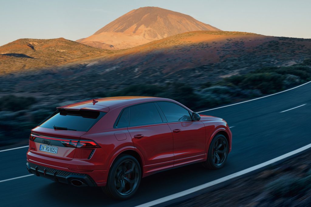 アウディ 新型 RS Q8 パフォーマンス 画像3