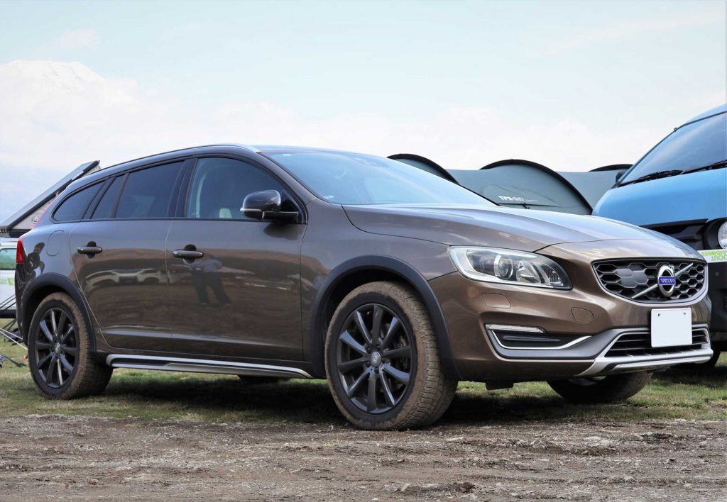 クーペライクなルーフラインもV60の特徴。流麗なスタイルに気品が感じられる