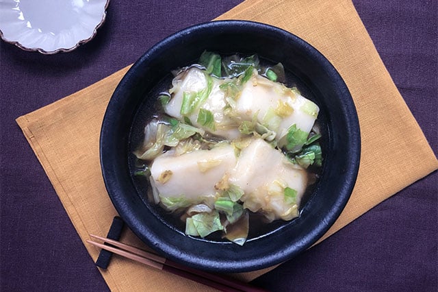キャベツのシャキシャキ食感と、やわらかい餅の組み合わせが楽しい「キャベツ餅」