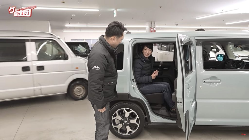 見た目以上に広い後席空間のヒミツとは?