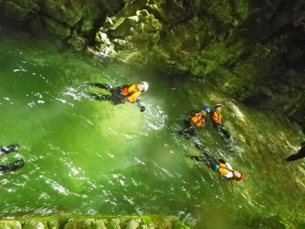 爽快なシャワークライミング