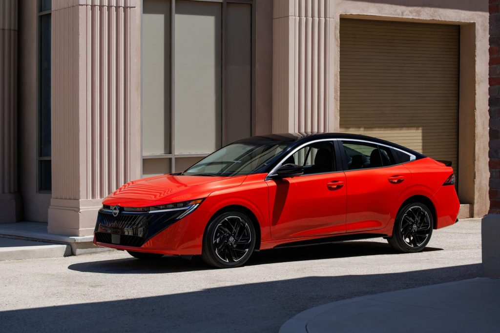 日産 新型 セントラ 画像1