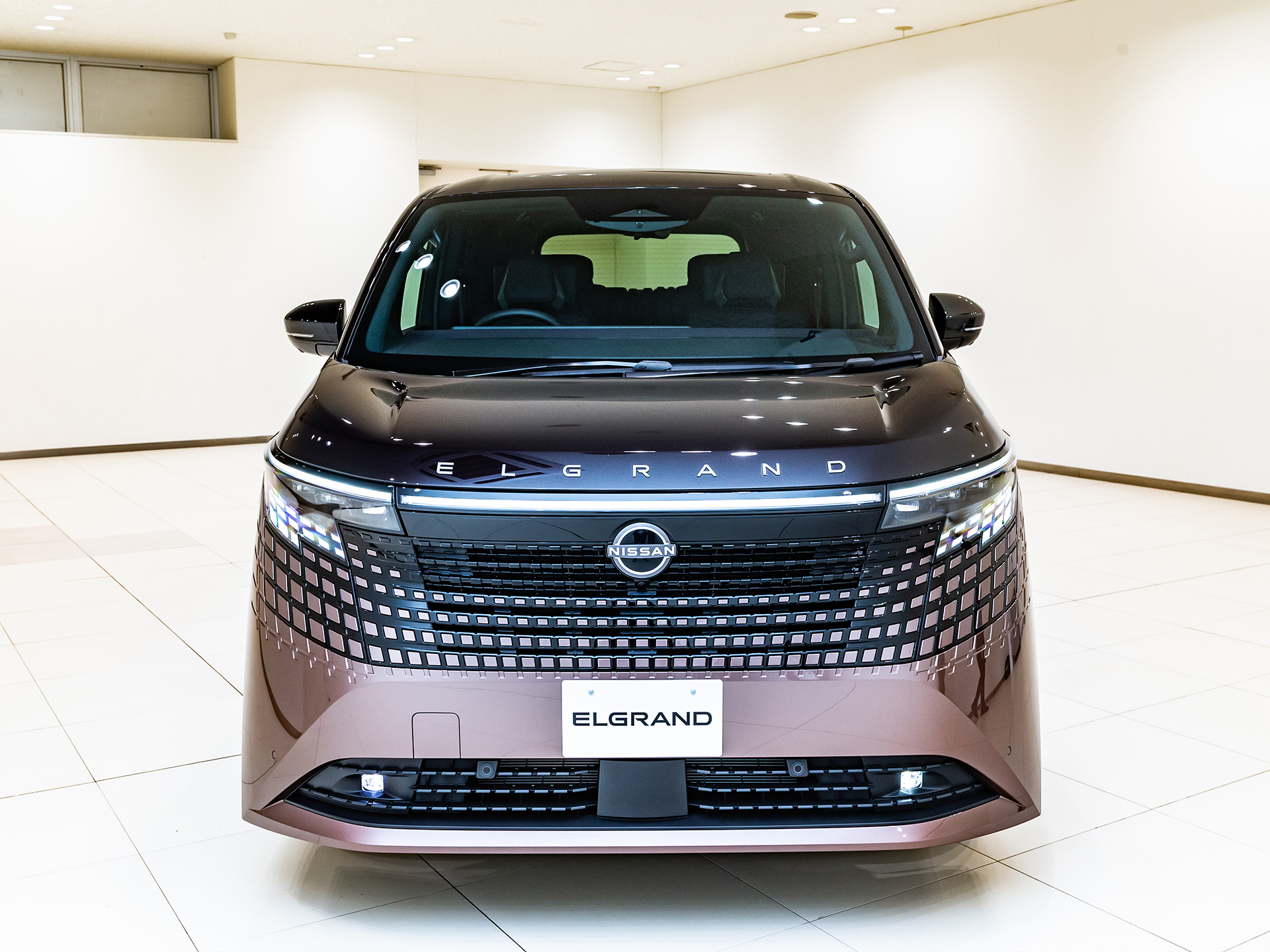 王座奪還へ! エルグランドついに実車を公開【日産】