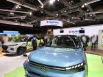 【JMS2025】スズキの軽EVは航続距離270km！ 新型SUVビクトリスも展示