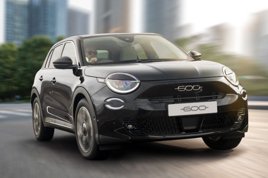 フィアット 600 ハイブリッド ネロ チネマ 画像2