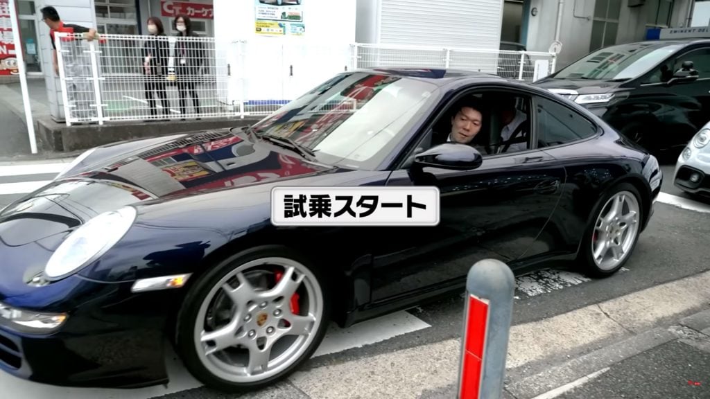 緊張の面持ちで発進!