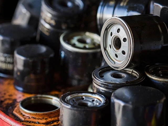 エンジンオイルの廃棄方法は？オイル交換後の廃油はガソリンスタンドで引き取り可能？