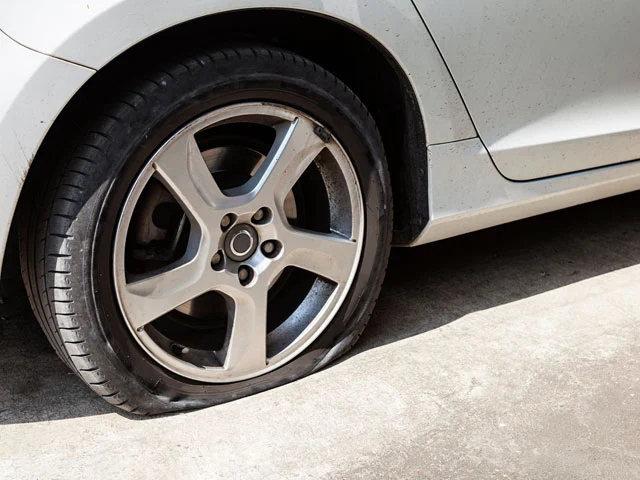 タイヤのパンク修理ではなく、タイヤ交換となる場合は？