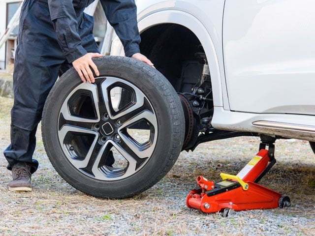 タイヤ交換はホイールそのままで可能？交換時期の目安や値段について | 中古車なら【グーネット】